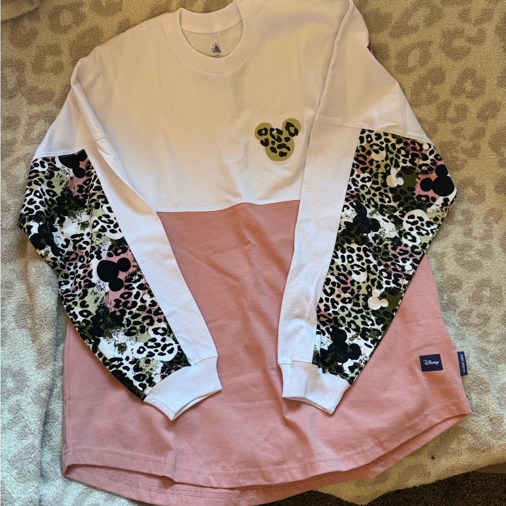 Wild About Disney spirit jersey from Disney's animal kingdom. Size Medium. NWT